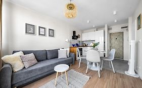 Hala Mirowska Apartment - 9Th Floor, City View - By Rentujemy